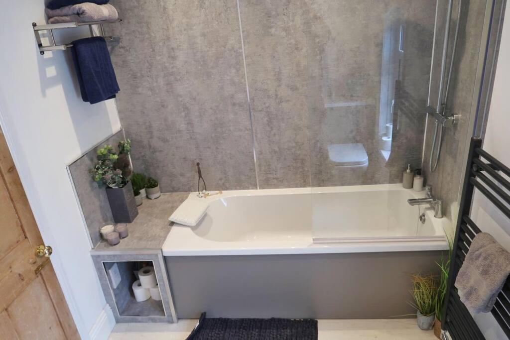 Castle Manor, 4 Bed Seaside Retreat Apartment Scarborough Bagian luar foto
